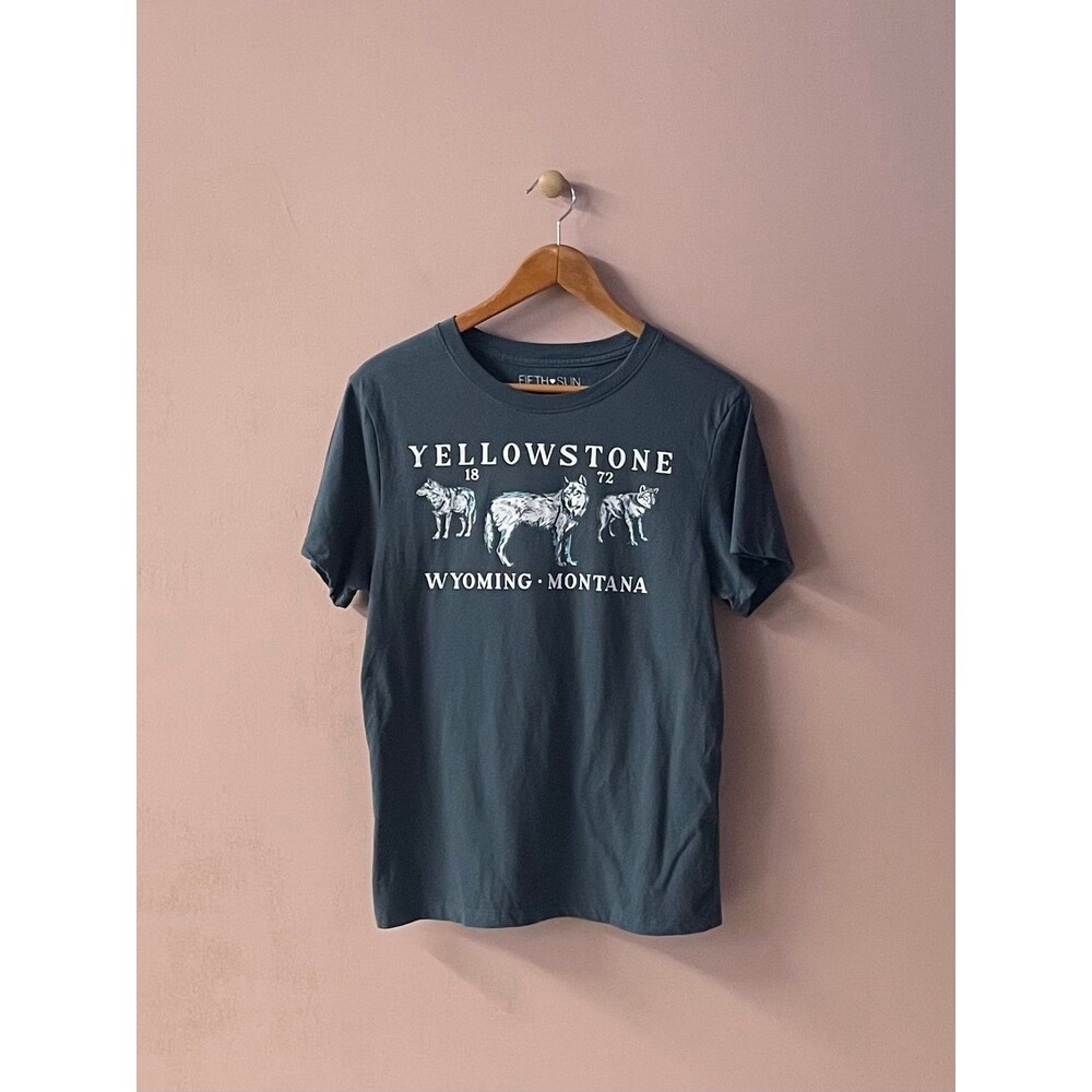 Fifth Sun Grayish Blue Yellowstone Wyoming • Montana Wolf Graphic Tee Size S